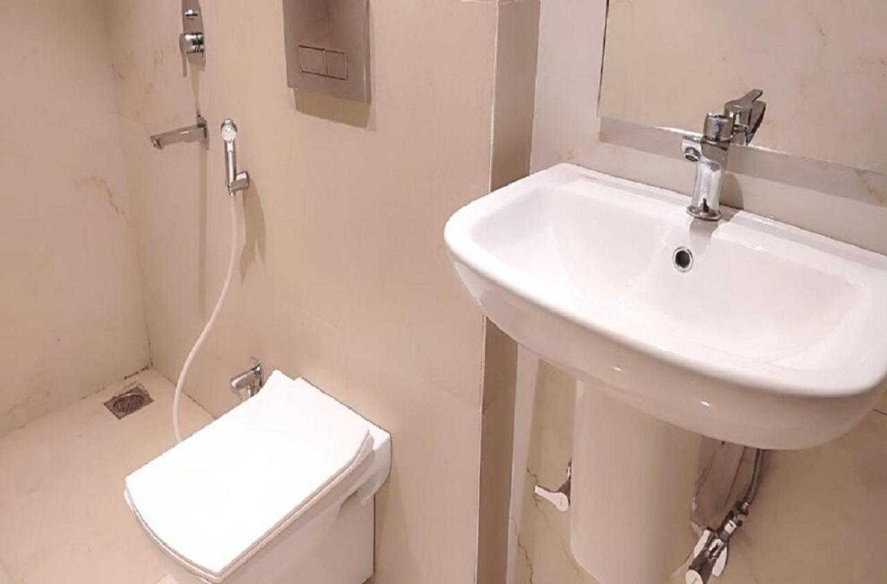 Staymaker Hotel Mohan Palace Baharampur المظهر الخارجي الصورة