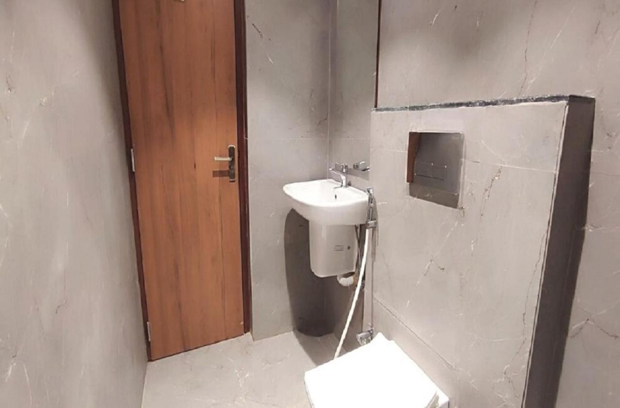 Staymaker Hotel Mohan Palace Baharampur المظهر الخارجي الصورة