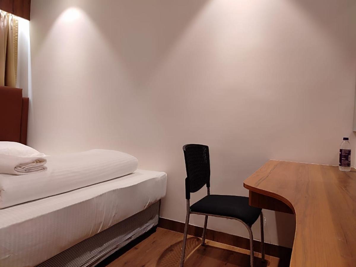 Staymaker Hotel Mohan Palace Baharampur المظهر الخارجي الصورة