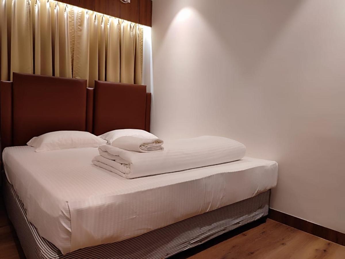 Staymaker Hotel Mohan Palace Baharampur المظهر الخارجي الصورة