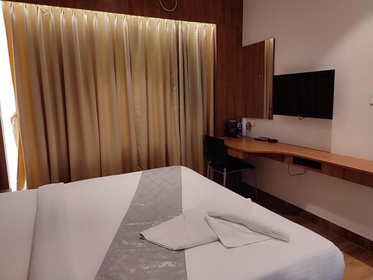 Staymaker Hotel Mohan Palace Baharampur المظهر الخارجي الصورة
